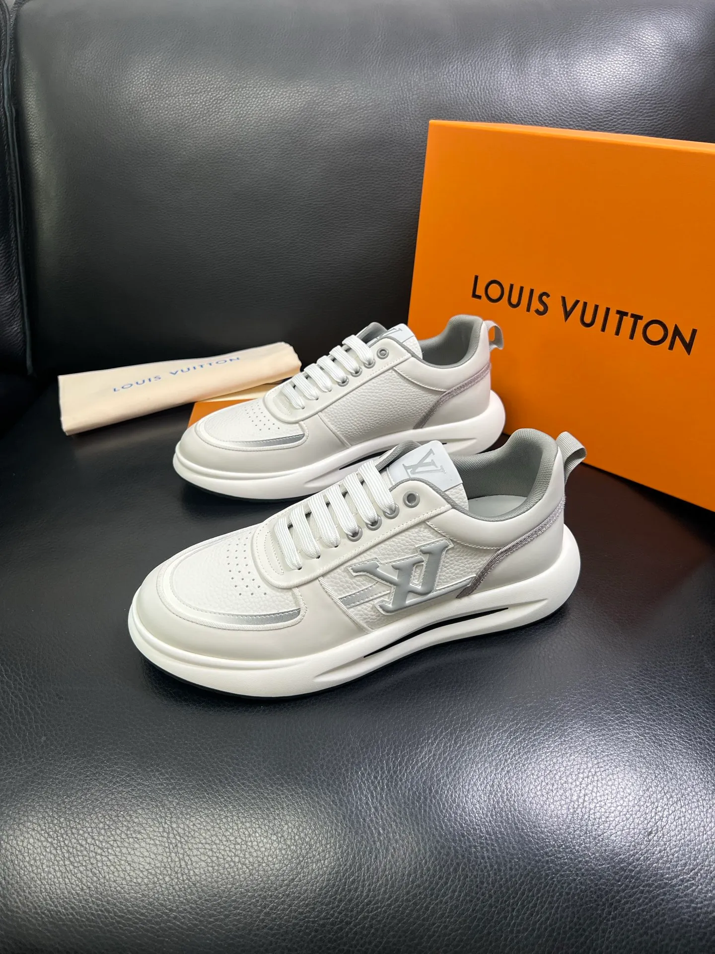 Men's shoes💰800 Lv 🔍Top purchasing agent🇮🇹 Louis Vuitton, the sports sneaker counter is synchronized, the uppers are imported from Italy, high-quality splicing colorful and complex crafts, the imported mesh padding is soft and comfortable, soles: original soles specially provided by the original factory, T men's men's shoes 💰U exclusive movable molded soles are super comfortable, original factory and single goods, 🔍🔍high quality, you can enter and exit the counter at will, welcome to compare, code number 38-44 (customized 45) 85871